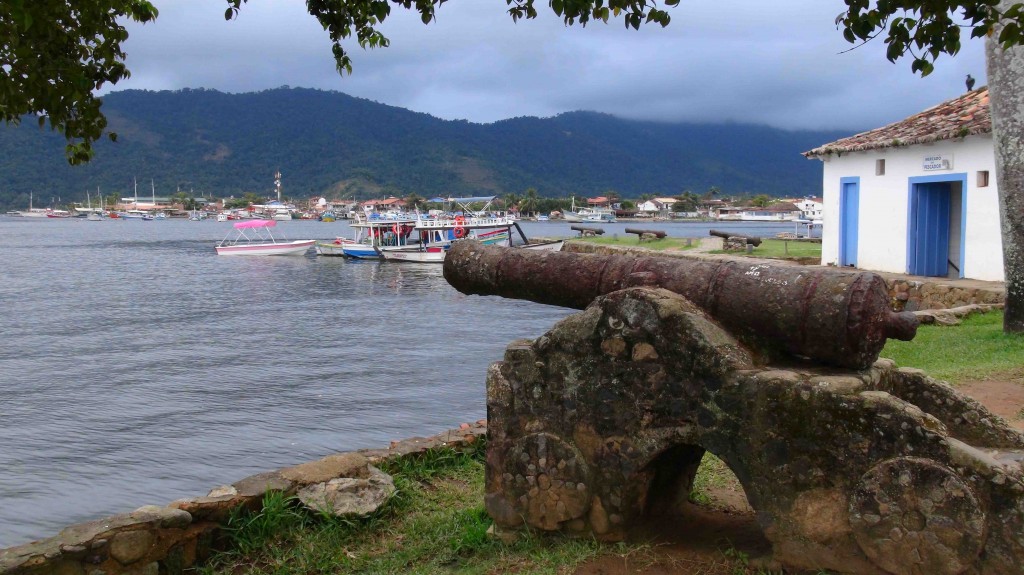 Paraty mit Kanone
