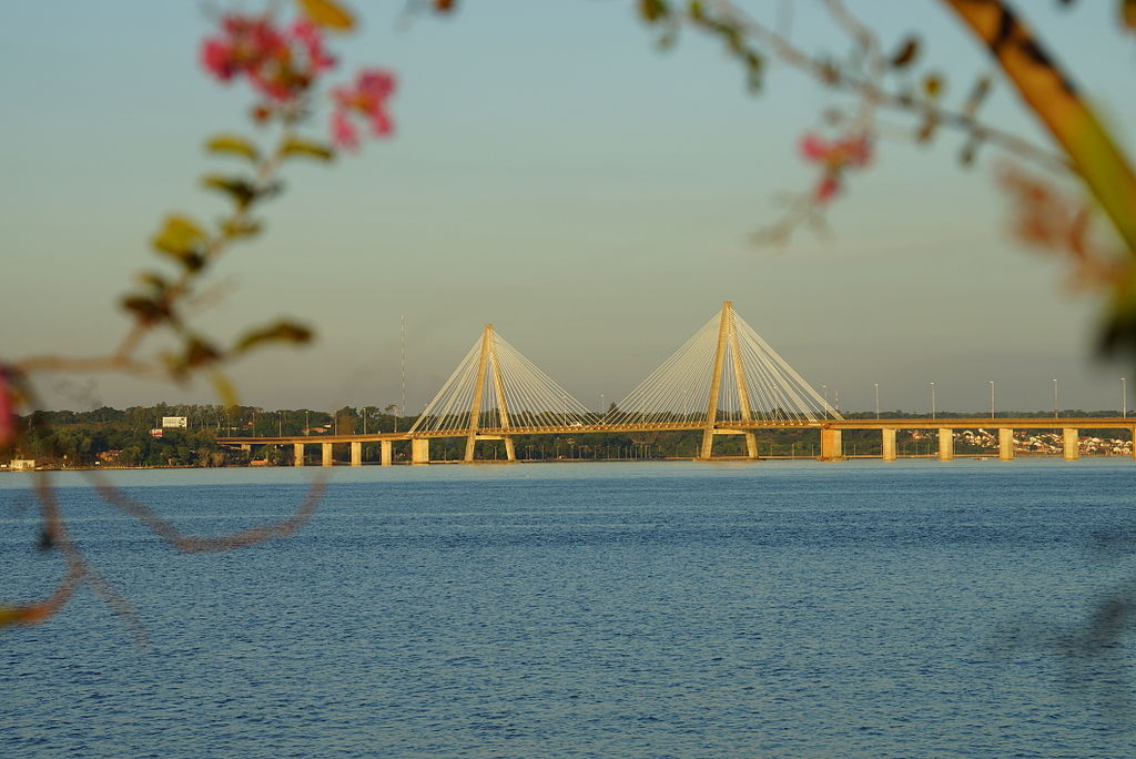 Puente San Roque González, Río Paraná (© Wikimedia Commons, Maurice Chédel)