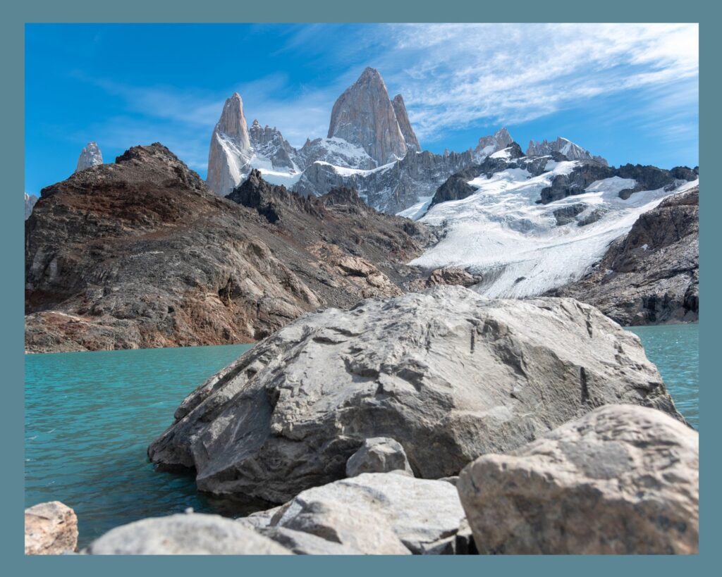 Das Bergpanorama von El Chaltén, wunderschönes Seen laden zum Naturerlebnis ein.