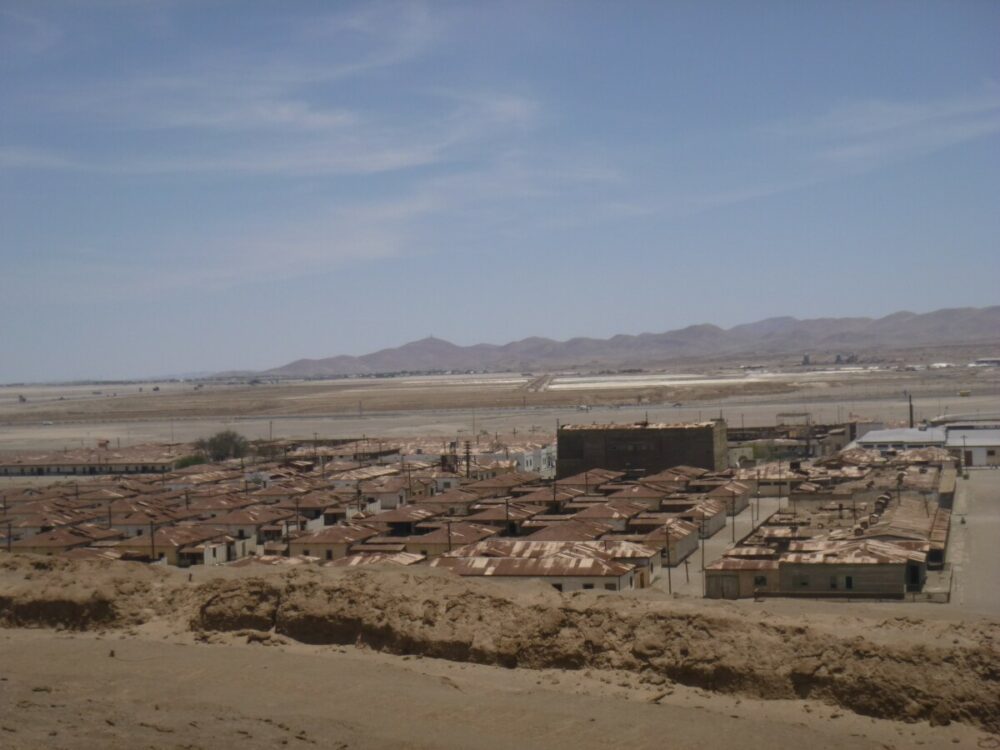 Humberstone: Blick auf die Geisterstadt in der Atacama Wüste