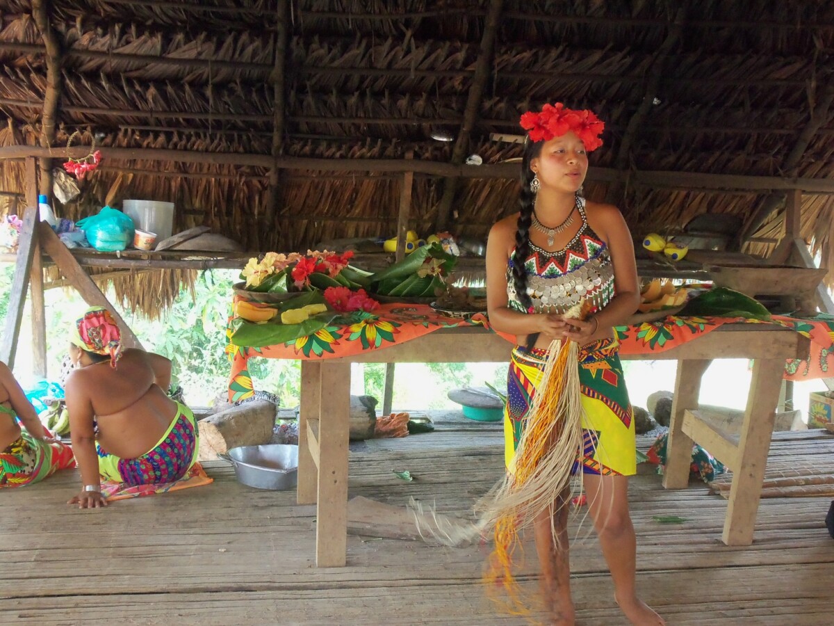 Junge Embera Frau