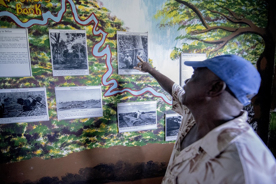 Mann in der Ausstellung Belize River Valley (© Image courtesy of the Belize Tourism Board)