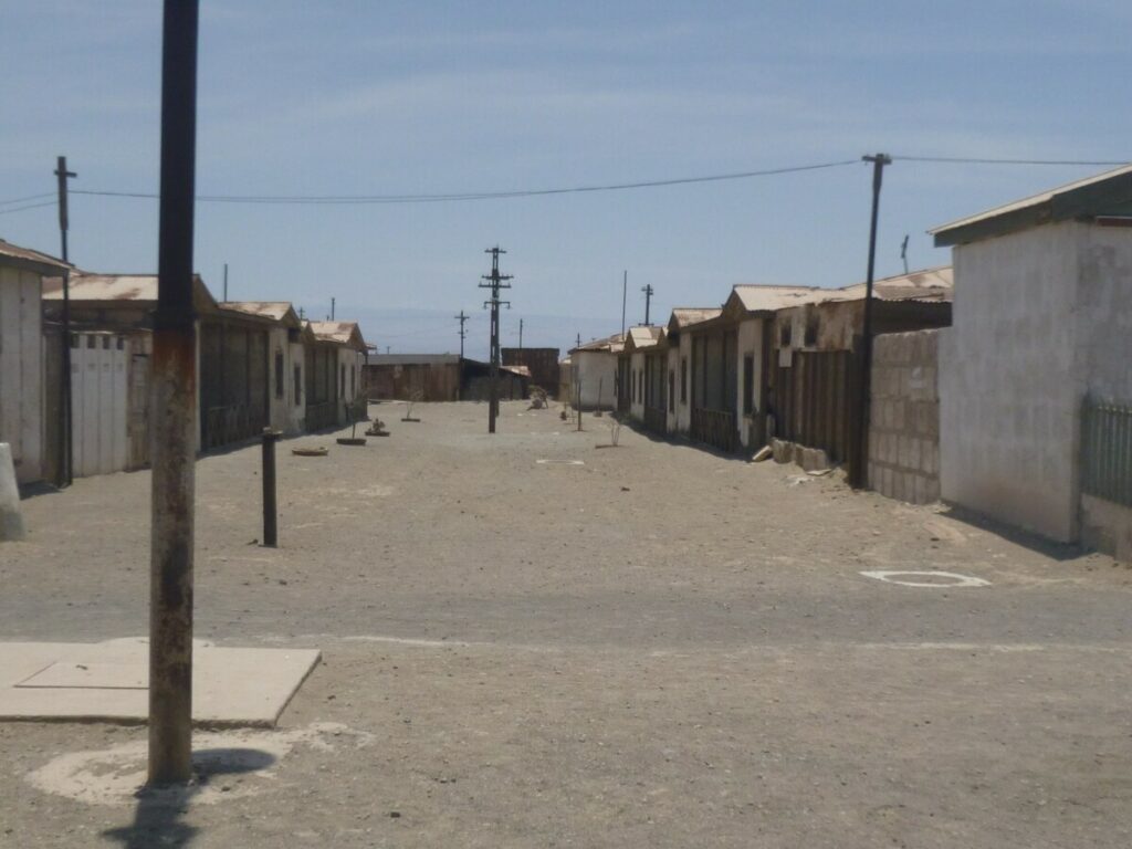 Verlassene Straße in der ehemaligen Humberstone Mine