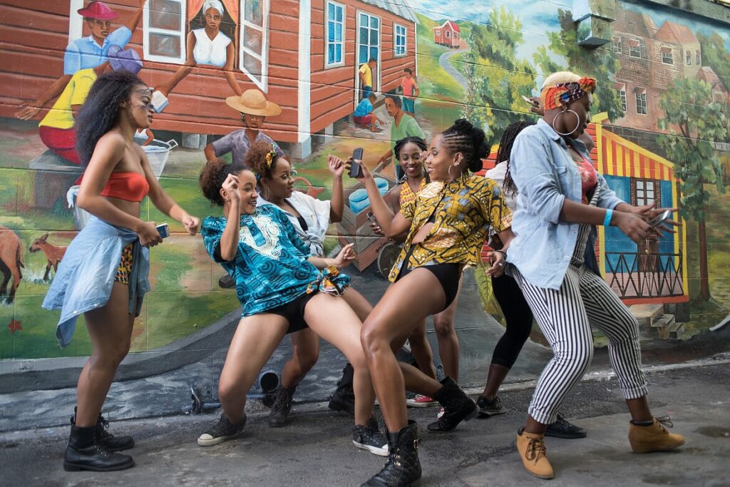 Tanzende Frauen Barbados
