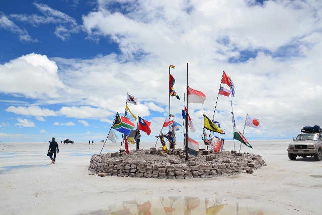 Flaggen vor dem Salzhotel, Uyuni ( © Sophia Weiss)